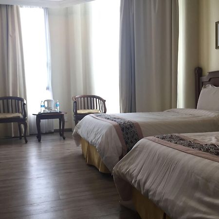 Regal Court Hotel 쿠칭 외부 사진