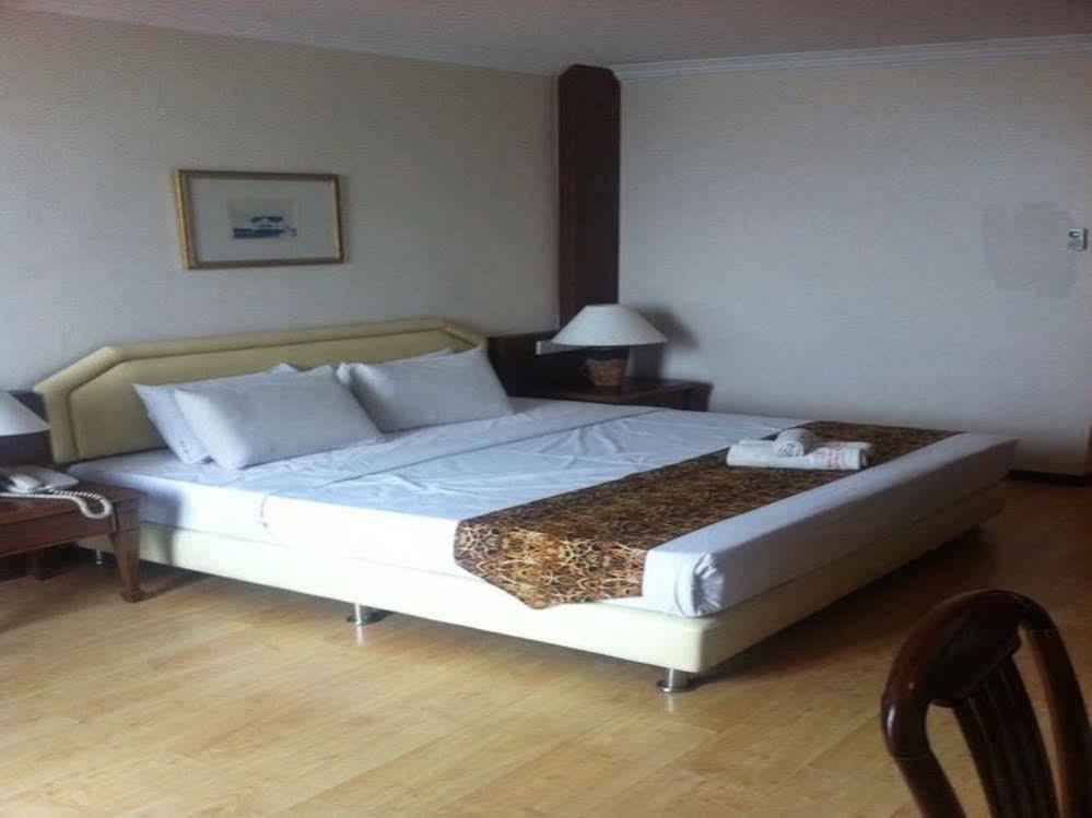 Regal Court Hotel 쿠칭 외부 사진