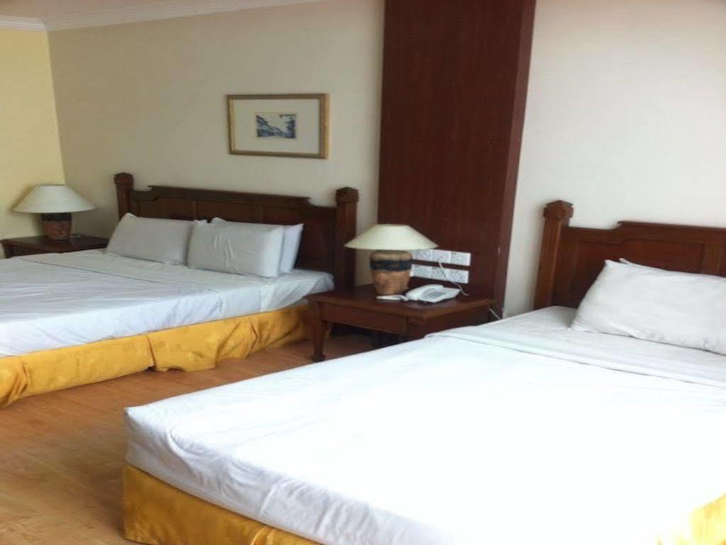 Regal Court Hotel 쿠칭 외부 사진