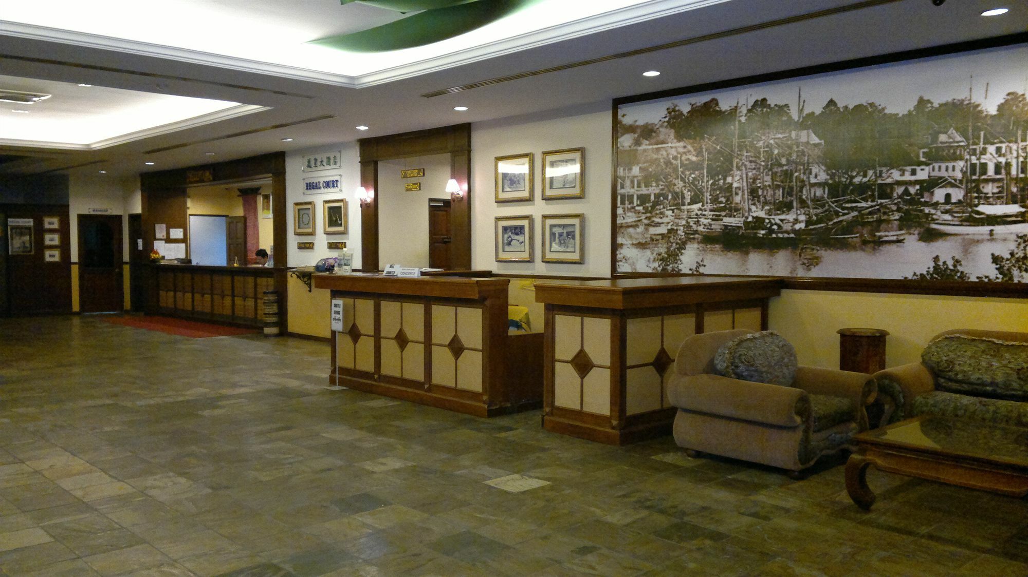 Regal Court Hotel 쿠칭 외부 사진